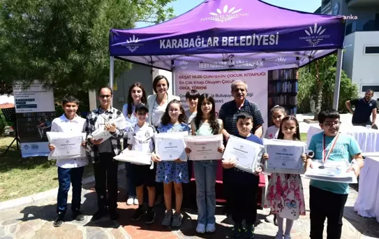 Karabağlar Belediye Başkanı Helil Kınay, En Çok Kitap Okuyan Çocuk Ödül Töreni'ne katıldı