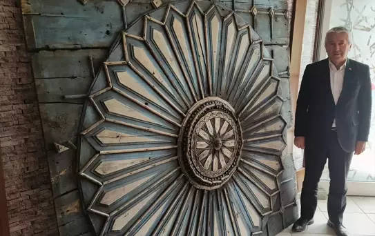 Kastamonu'da tarihi evin yıkılmasının ardından tavan süslemesi sergileniyor
