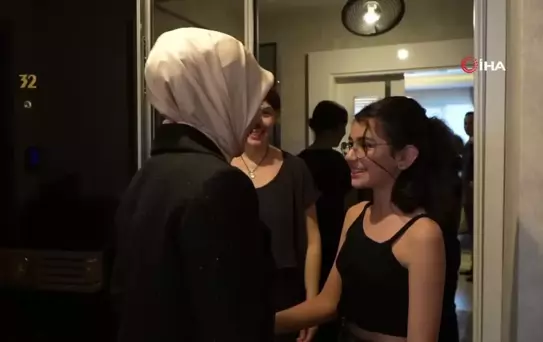 Bakan Göktaş, şehit kızına sürpriz ziyaret gerçekleştirdi
