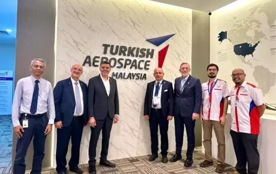 BTSO Başkanı İbrahim Burkay, DSA 2024 Fuarı'ndaki Türk ürünlerini ziyaret etti