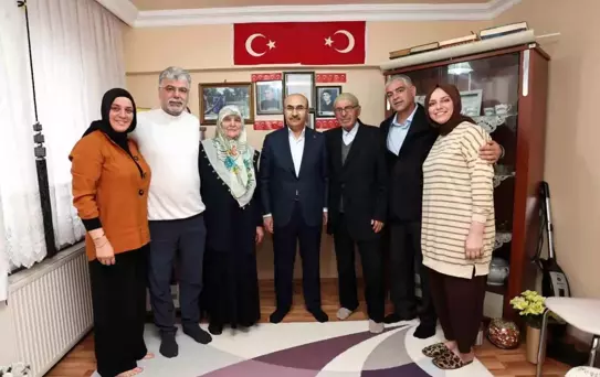Bursa Valisi Mahmut Demirtaş, Anneler Günü dolayısıyla şehit annelerini ziyaret etti