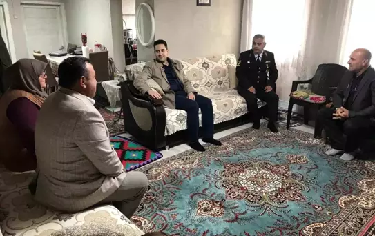 Çavdarhisar Kaymakamı, Anneler Günü nedeniyle şehit ailelerini ziyaret etti