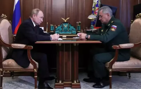 Putin, yeni hükümette Savunma Bakanlığına Sergey Şoygu'nun yerine sivil isim önerdi