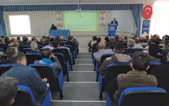 Kırşehir İl Müftülüğü, din görevlilerine vekalet yoluyla kurban kesim organizasyonu ve yaz Kur'an kurslarıyla ilgili seminer verdi