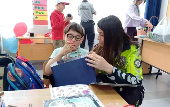 Düzce Şehit Teğmen Uğur Altan İlkokulu Özel Eğitim Anaokulunda Polislerden Sürpriz