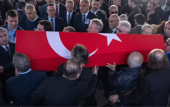 Tiyatro ve sinemanın usta ismi Ayten Gökçer son yolculuğuna uğurlandı