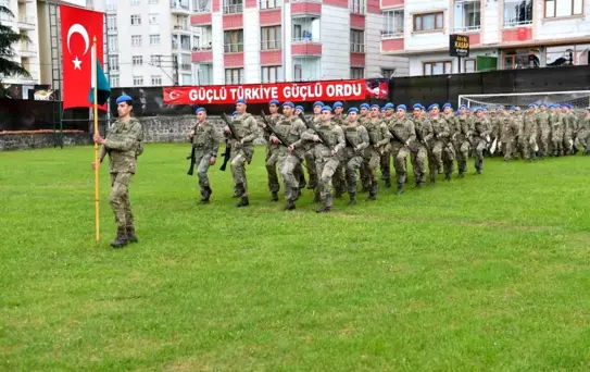 Engelli gençlerin askerlik sevincine ortak oldular
