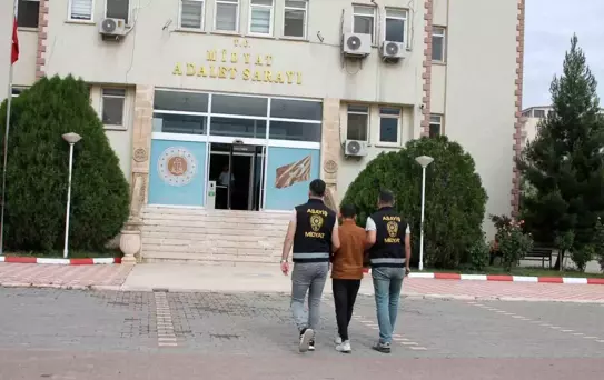 Midyat'ta Eşini Bıçaklayan Zanlı Yakalandı