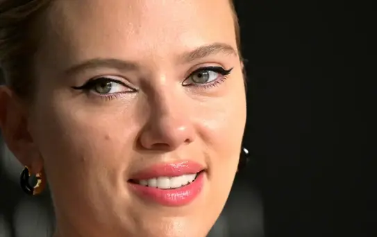 Scarlett Johansson, yapay zeka şirketi OpenAI'ın kendi sesini kullanmasına kızdı