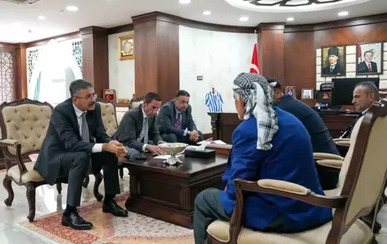 Hakkari'deki şehit yakınları Vali Ali Çelik'i ziyaret etti