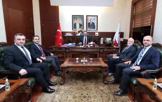 Sağlık Bakanlığı Heyeti Eskişehir Valisi'ni Ziyaret Etti