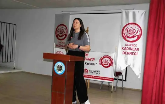 Milli Sporcu Aslı Demir, Darende'de öğrencilerle buluştu