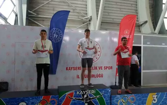 Uşaklı Özel Sporcu Eymen Özdemir Türkiye Şampiyonasında 4 Madalya Kazandı