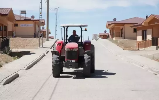 Adıyaman'da depremzede hak sahiplerine köy evleri teslim ediliyor