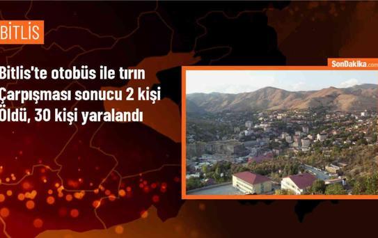 Bitlis'te otobüs ile tırın çarpışması sonucu 2 kişi yaşamını yitirdi, 30 kişi yaralandı