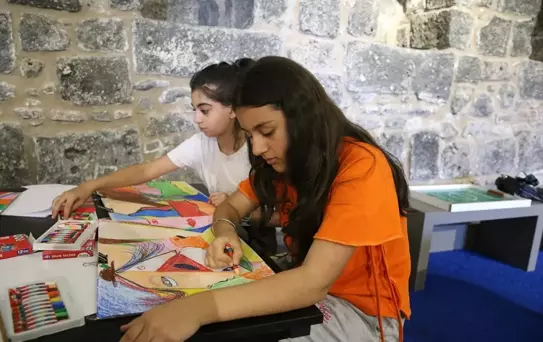 Depremzede Çocukların Yaptığı Resimlerin Sergisi Açıldı