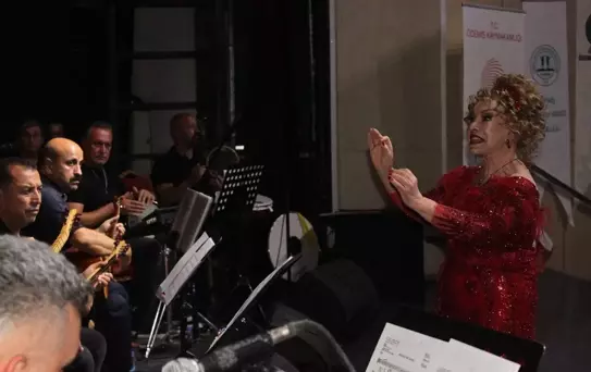 Bedia Akartürk, Ödemiş'te Halk Eğitimi Merkezi Kursiyerlerine Konser Verdi