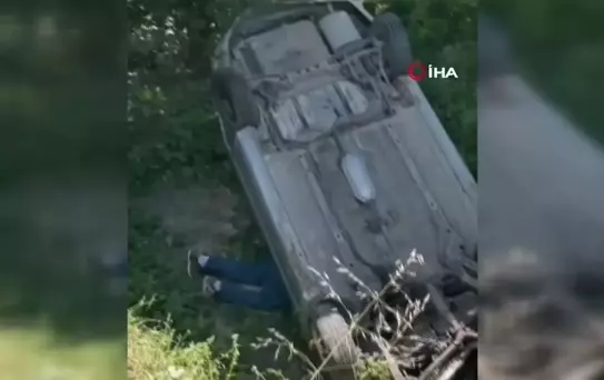 Tarihi köprüden dere yatağına uçan otomobilde 3 yaralı