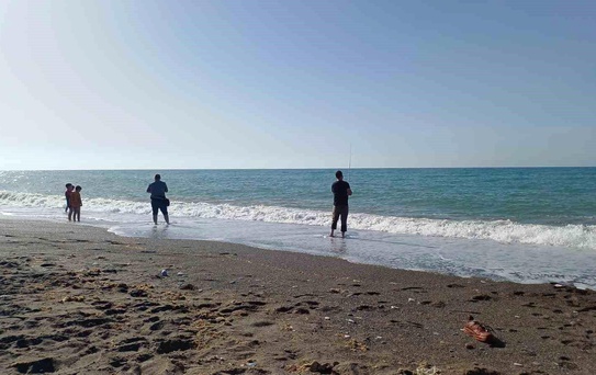 Akçakoca Sahillerinde Fırtına Nedeniyle Denize Girmek Yasaklandı
