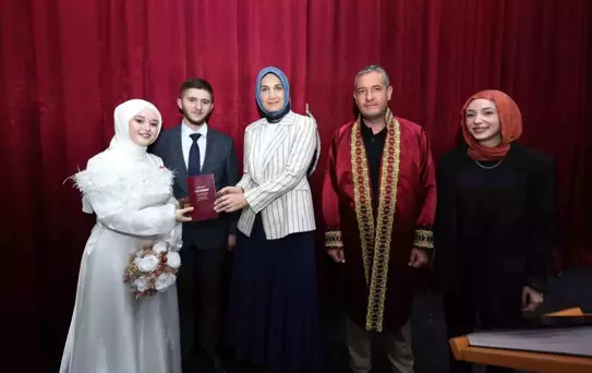 Afyonkarahisar Valisi Doç. Dr. Kübra Güran Yiğitbaşı, kurum çalışanının oğlunun nikah şahidi oldu