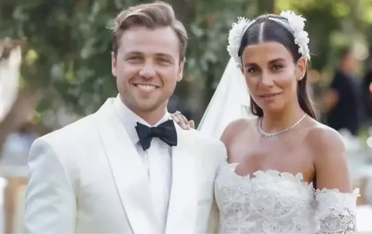 Oyuncu Tolga Sarıtaş, 5 yıllık sevgilisi Zeynep Mayruk ile evlendi