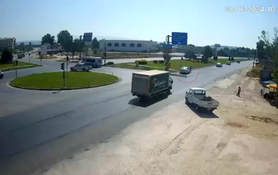Antalya'da Yaya Kazası: İlk Otomobilden Kurtuldu, İkinci Otomobilden Kurtulamadı