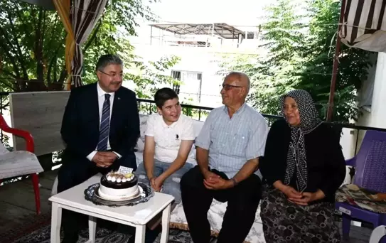 Osmaniye Valisi, şehit Uzman Çavuş'un babasının doğum gününü kutladı