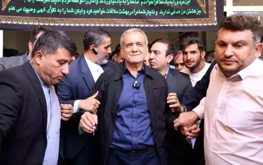 İran'da Türk kökenli Mesud Pezeşkiyan cumhurbaşkanı seçildi