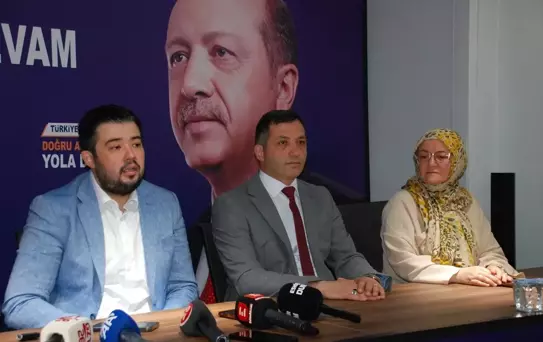 AK Parti Eskişehir Odunpazarı İlçe Teşkilat Başkanı Ümit Sezer Görevini Engin Vural'a Devretti