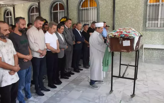 Çeşme'deki Orman Yangınında Hayatını Kaybedenlerin Cenazeleri Defnedildi