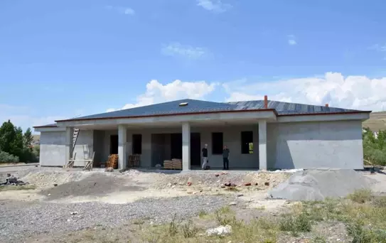 Tercan'da Gençlik Merkezi İnşaatı Tamamlanıyor