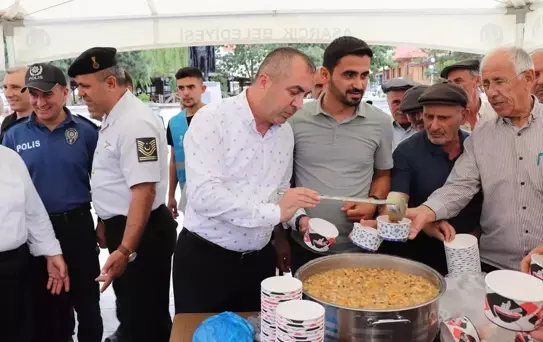 Samsun'un Asarcık ilçesinde muharrem ayı dolayısıyla 500 kişiye aşure ikram edildi