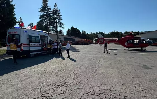 Bartın'da odun keserken yaralanan kişi ambulans helikopterle Ankara'ya sevk edildi