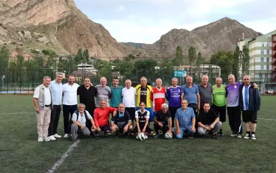 Oltu 25 Mart Spor Kulübü'nün Eski Futbolcuları Nostalji Maçında Buluştu