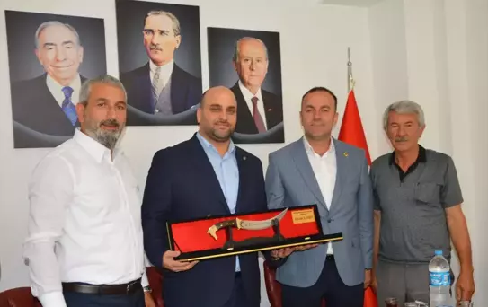 Havza Muhtarları Derneği MHP Havza İlçe Başkanlığını Ziyaret Etti