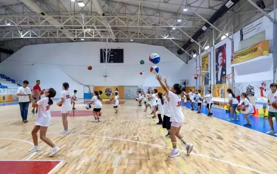 Mersin Büyükşehir Belediyesi Ücretsiz Basketbol Kurslarına Yoğun İlgi