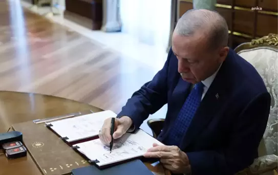 Yaş Kararları... Komuta Kademesinde Değişiklik Yok, Deniz Kuvvetleri Komutanı Oramiral Tatlıoğlu'nun Görev Süresi 1 Yıl Uzatıldı