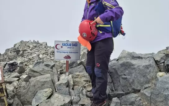 Bolu Köroğlu Dağcılık ve Doğa Spor Kulübü Üyeleri Türkiye'nin En Yüksek Dağlarına Tırmandı