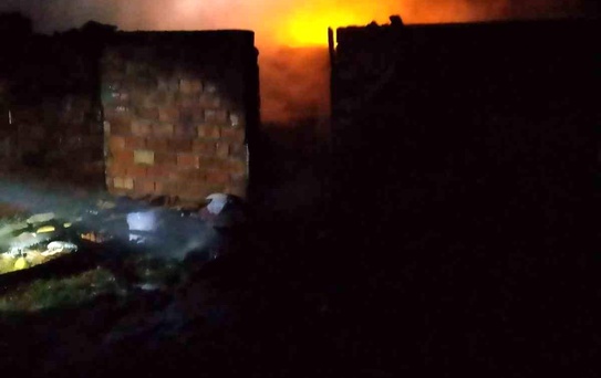 Bilecik'te bir evin yanındaki samanlıkta çıkan yangın itfaiye ekipleri tarafından söndürüldü