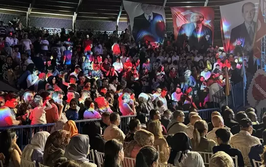 Ülkü Ocakları Kahramanmaraş İl Başkanlığı tarafından düzenlenen konserde Ali Kınık ve İlyas Öztürk sahne aldı