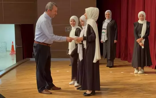 Antalya'da Turgut Reis Camisi Kur'an kursu mezuniyet töreninde ödüller Filistin'e bağışlandı
