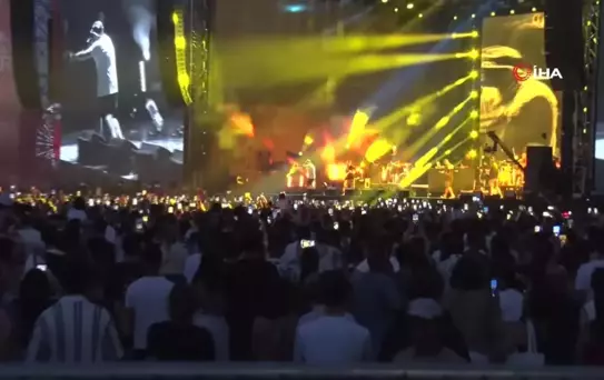 Tarkan ve Ceza, Antalyalı hayranlarıyla buluştu