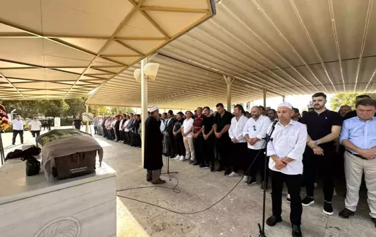 Cumhurbaşkanlığı Yüksek İstişare Kurulu Üyesi Köksal Toptan'ın kız kardeşi Semra Tuna son yolculuğuna uğurlandı