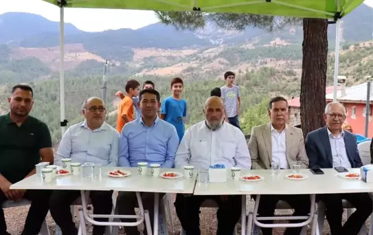 Feke Belediye Başkanı Cömert Özen, Hacı Hasan Fevzi Efendi için yapılan anma programına katıldı