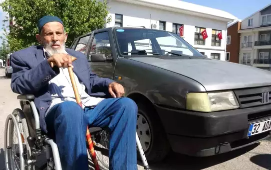 85 yaşındaki Kadir Öztürk, otomobilini şehit aileleri ve gaziler derneğine bağışladı