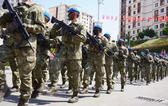 Şırnak'ta 30 Ağustos Zafer Bayramı kutlamalarında komandolar ilgi gördü