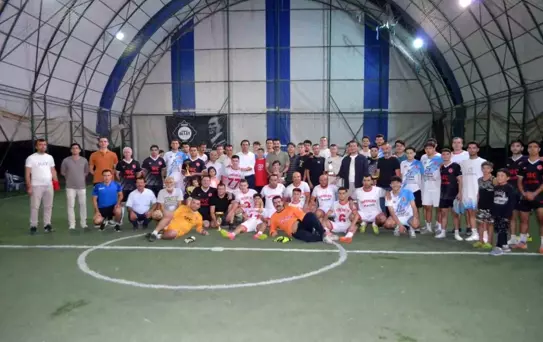 Selendi'nin düşman işgalinden kurtuluşunun 102. yıldönümü ve Geleneksel 29. Kültür ve Cirit Festivali kapsamında düzenlenen mahalleler arası halı saha futbol turnuvasında şampiyon belli oldu