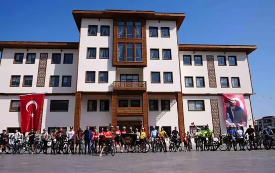 Yunusemre Belediyesi, 30 Ağustos Zafer Bayramı etkinlikleri kapsamında bisiklet turu düzenledi