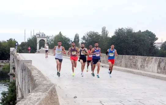 Edirne Maratonu'nda Türkiye-Yunanistan sınırında yarış