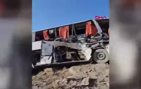 Iğdır'da Gürcistan plakalı otobüs devrildi: 2 yaralı